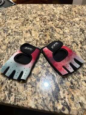 Zone Training Gloves – Colorful Geometric Pattern – Size S